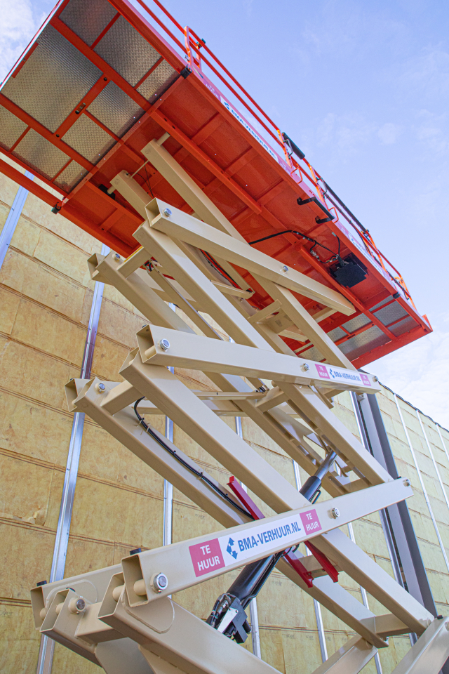 10 meter werkhoogte 180 cm breed op accu met stempels