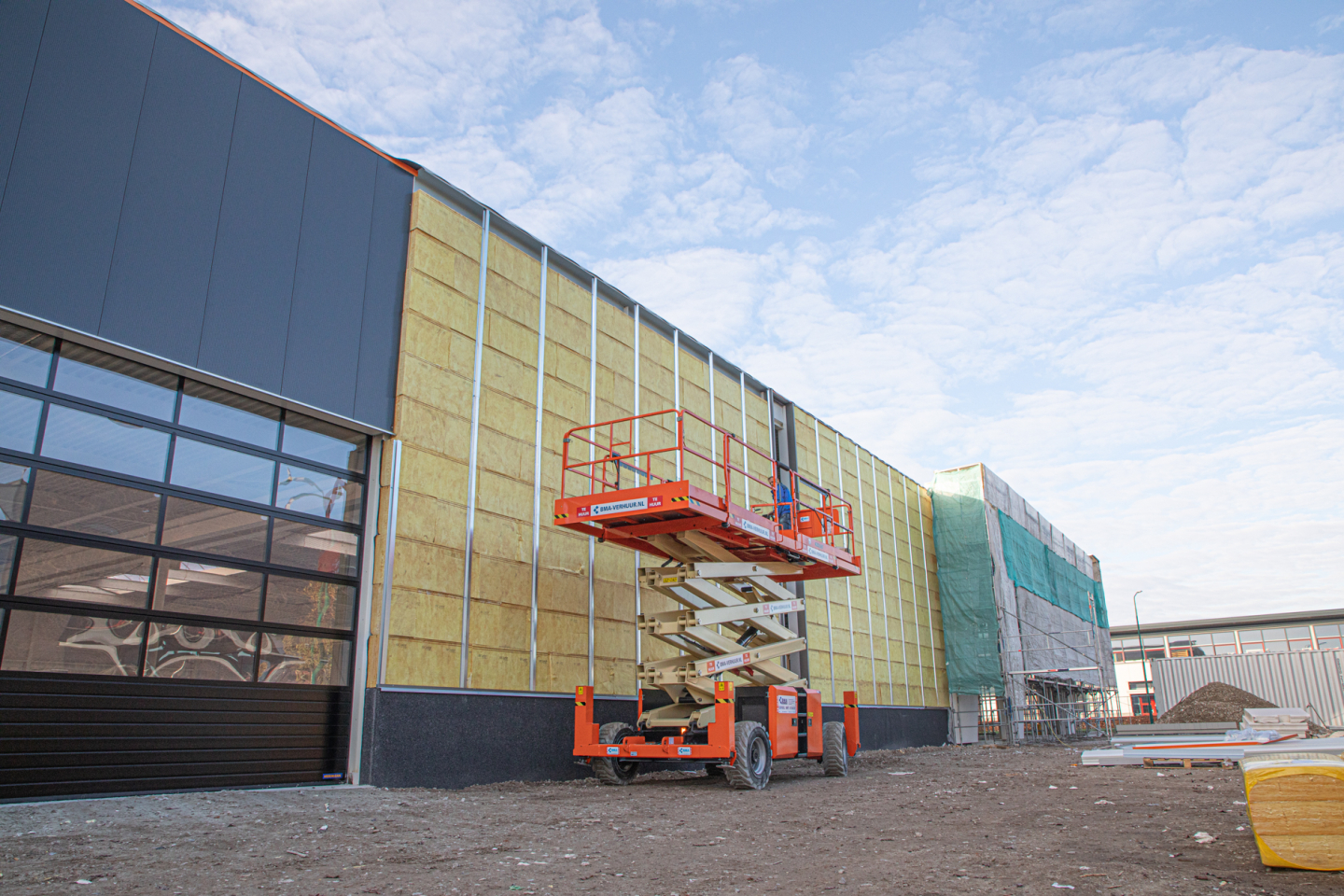 10 meter werkhoogte 180 cm breed op diesel met stempels